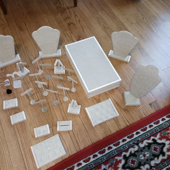 Amazing collection of jewelry display pieces selling as a group - Picture 2 of 4